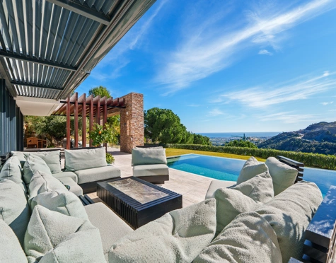 Villa for sale in El Madroñal, Benahavis