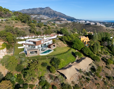 Villa en venta en El Madroñal, Benahavis