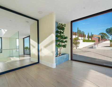 Villa for sale in El Madroñal, Benahavis