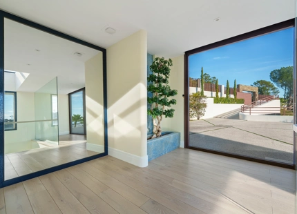 VILLA CONTEMPORÁNEA CON VISTAS PANORAMICAS AL MAR EN EL MADROÑAL