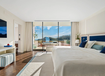 VILLA CONTEMPORÁNEA CON VISTAS PANORAMICAS AL MAR EN EL MADROÑAL