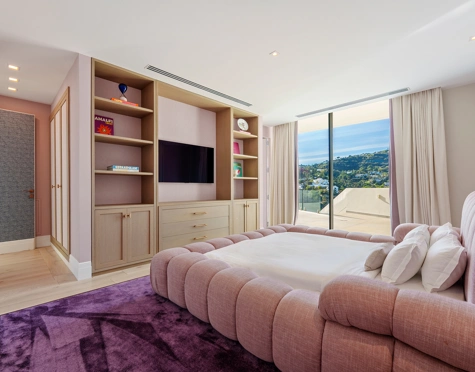 Villa for sale in El Madroñal, Benahavis
