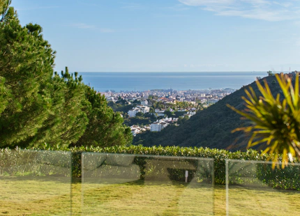 VILLA CONTEMPORÁNEA CON VISTAS PANORAMICAS AL MAR EN EL MADROÑAL