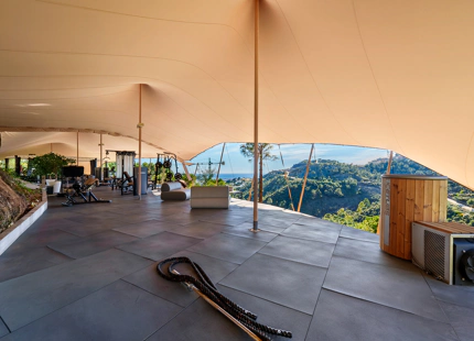 VILLA CONTEMPORÁNEA CON VISTAS PANORAMICAS AL MAR EN EL MADROÑAL