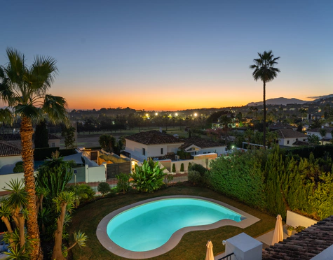 Villa en venta en Nueva Andalucia, Marbella