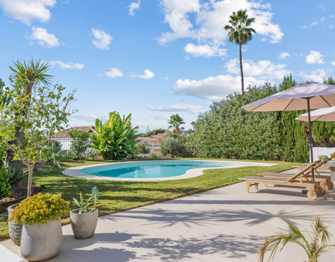 Villa en venta en Nueva Andalucia, Marbella