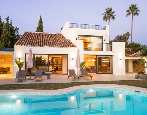 Villa en venta en Nueva Andalucia, Marbella