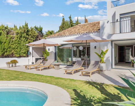 Villa en venta en Nueva Andalucia, Marbella