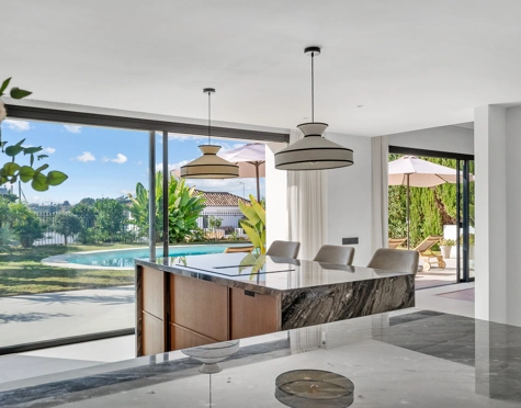 Villa en venta en Nueva Andalucia, Marbella
