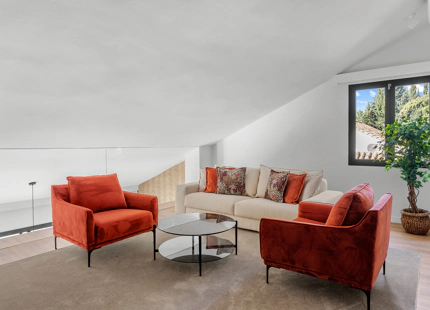 VILLA DE ESTILO ESCANDINAVO CON VISTAS PANORÁMICAS EN NUEVA ANDALUCÍA