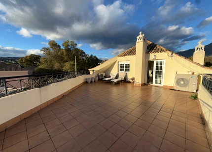 IMPRESIONANTE ÁTICO DÚPLEX CON VISTAS PANORÁMICAS EN NUEVA ANDALUCÍA