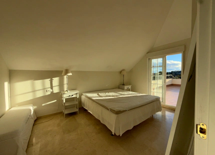 IMPRESIONANTE ÁTICO DÚPLEX CON VISTAS PANORÁMICAS EN NUEVA ANDALUCÍA