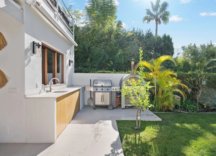 RENOVATED TOWNHOUSE WITH PRIVATE GARDEN AND SAUNA IN NUEVA ANDALUCÍA
