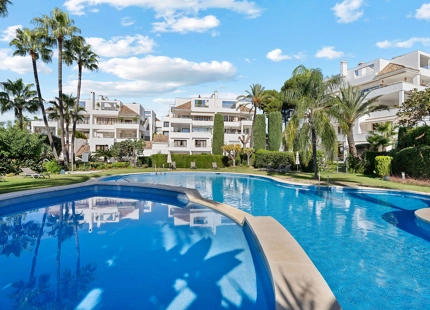 RENOVATED TOWNHOUSE WITH PRIVATE GARDEN AND SAUNA IN NUEVA ANDALUCÍA