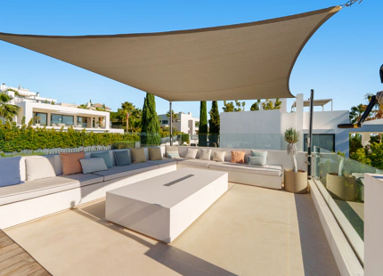 VILLA CONTEMPORÁNEA EN COMUNIDAD PRIVADA DE NUEVA ANDALUCIA