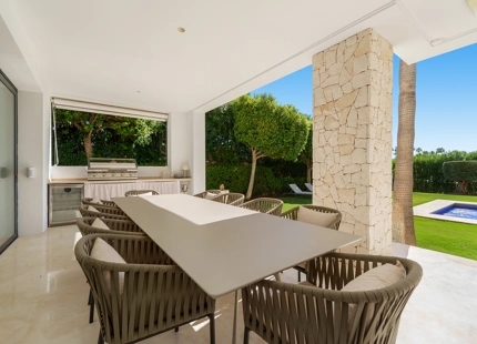 VILLA CONTEMPORÁNEA EN COMUNIDAD PRIVADA DE NUEVA ANDALUCIA