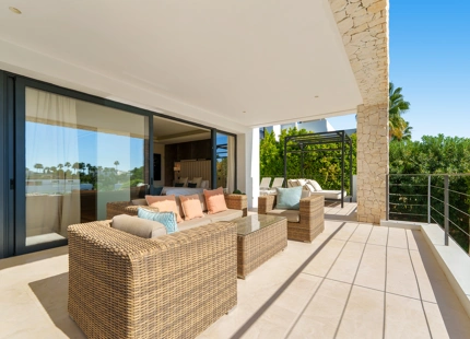 VILLA CONTEMPORÁNEA EN COMUNIDAD PRIVADA DE NUEVA ANDALUCIA