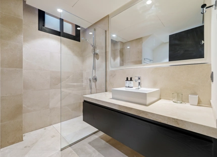 VILLA CONTEMPORÁNEA EN COMUNIDAD PRIVADA DE NUEVA ANDALUCIA