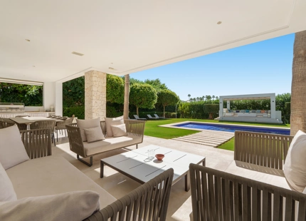 VILLA CONTEMPORÁNEA EN COMUNIDAD PRIVADA DE NUEVA ANDALUCIA