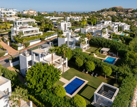 Villa for sale in Nueva Andalucia, Marbella