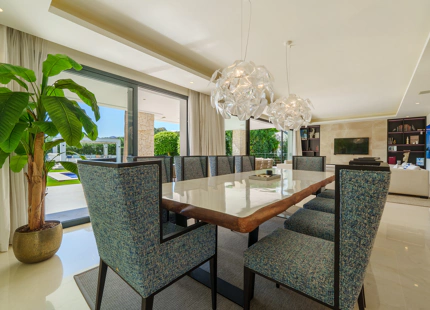 VILLA CONTEMPORÁNEA EN COMUNIDAD PRIVADA DE NUEVA ANDALUCIA