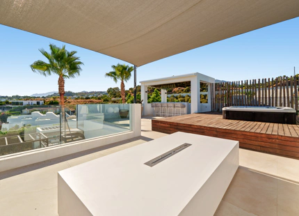 VILLA CONTEMPORÁNEA EN COMUNIDAD PRIVADA DE NUEVA ANDALUCIA