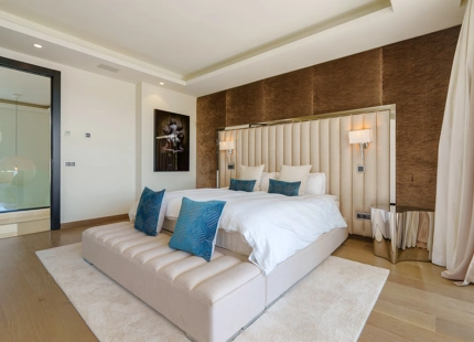VILLA CONTEMPORÁNEA EN COMUNIDAD PRIVADA DE NUEVA ANDALUCIA