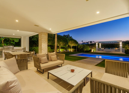 VILLA CONTEMPORÁNEA EN COMUNIDAD PRIVADA DE NUEVA ANDALUCIA