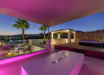 VILLA CONTEMPORÁNEA EN COMUNIDAD PRIVADA DE NUEVA ANDALUCIA