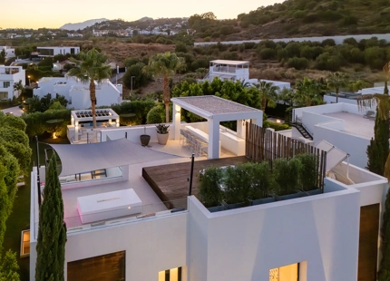 VILLA CONTEMPORÁNEA EN COMUNIDAD PRIVADA DE NUEVA ANDALUCIA