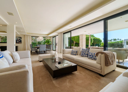 VILLA CONTEMPORÁNEA EN COMUNIDAD PRIVADA DE NUEVA ANDALUCIA