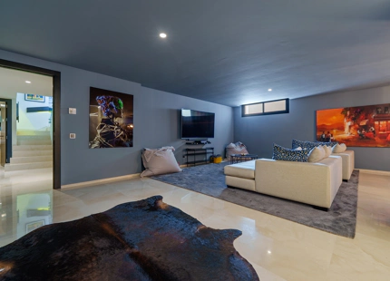 VILLA CONTEMPORÁNEA EN COMUNIDAD PRIVADA DE NUEVA ANDALUCIA