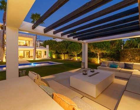 Villa for sale in Nueva Andalucia, Marbella