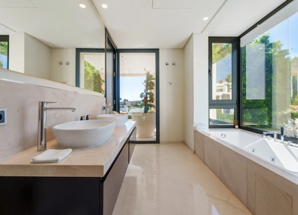 VILLA CONTEMPORÁNEA EN COMUNIDAD PRIVADA DE NUEVA ANDALUCIA