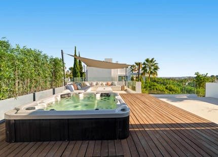 VILLA CONTEMPORÁNEA EN COMUNIDAD PRIVADA DE NUEVA ANDALUCIA