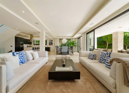 VILLA CONTEMPORÁNEA EN COMUNIDAD PRIVADA DE NUEVA ANDALUCIA
