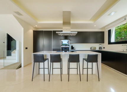 VILLA CONTEMPORÁNEA EN COMUNIDAD PRIVADA DE NUEVA ANDALUCIA