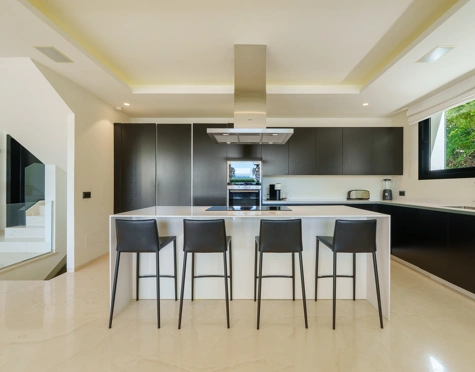 Villa for sale in Nueva Andalucia, Marbella