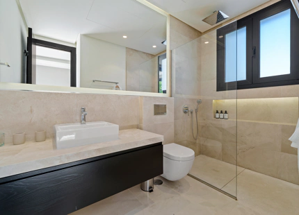 VILLA CONTEMPORÁNEA EN COMUNIDAD PRIVADA DE NUEVA ANDALUCIA