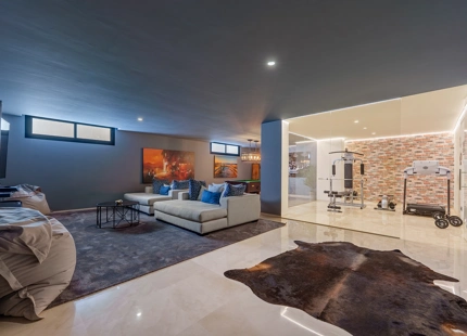 VILLA CONTEMPORÁNEA EN COMUNIDAD PRIVADA DE NUEVA ANDALUCIA