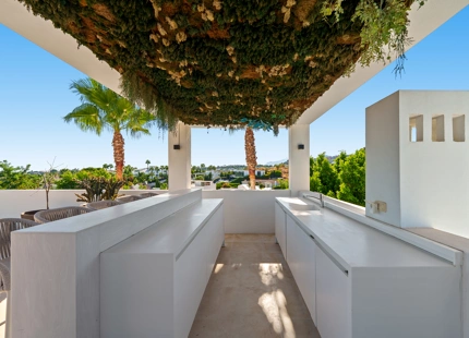 VILLA CONTEMPORÁNEA EN COMUNIDAD PRIVADA DE NUEVA ANDALUCIA