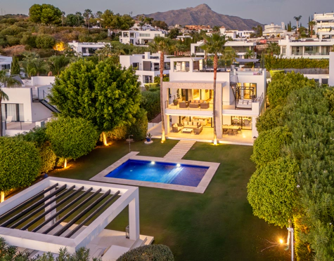 Villa for sale in Nueva Andalucia, Marbella