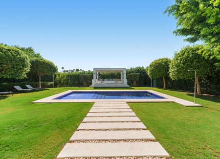 VILLA CONTEMPORÁNEA EN COMUNIDAD PRIVADA DE NUEVA ANDALUCIA