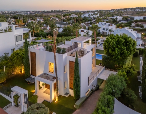 Villa for sale in Nueva Andalucia, Marbella