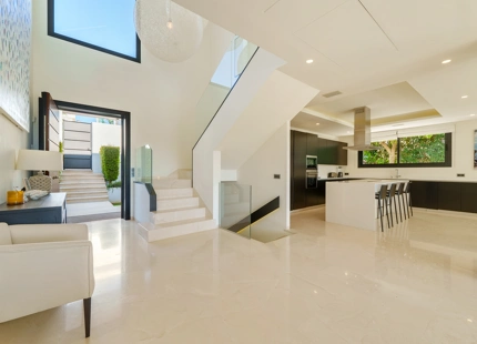 VILLA CONTEMPORÁNEA EN COMUNIDAD PRIVADA DE NUEVA ANDALUCIA