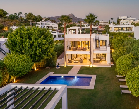 Villa for sale in Nueva Andalucia, Marbella