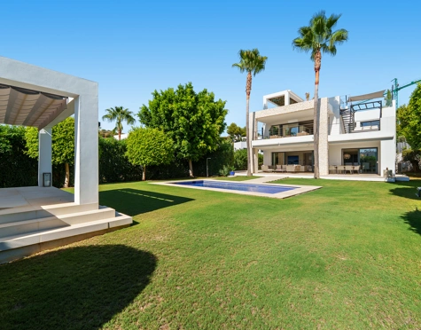 Villa for sale in Nueva Andalucia, Marbella