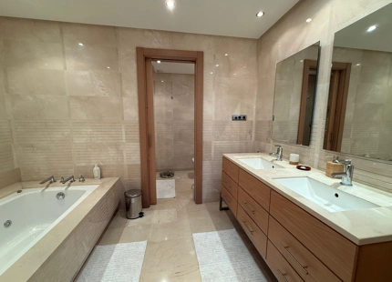 ELEGANTE APARTAMENTO ORIENTADO AL SUR EN ALQUILER EN SIERRA BLANCA
