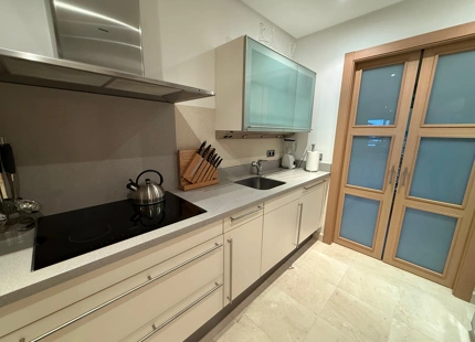 ELEGANTE APARTAMENTO ORIENTADO AL SUR EN ALQUILER EN SIERRA BLANCA