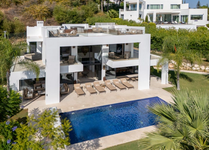 ELEGANT MEDITERRANEAN VILLA IN NUEVA ANDALUCIA